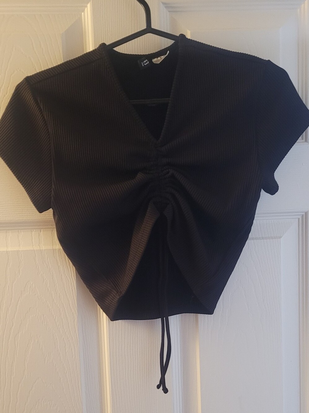 💲5/25💲H&M Divided Black Ribbed Ruched Crop Top